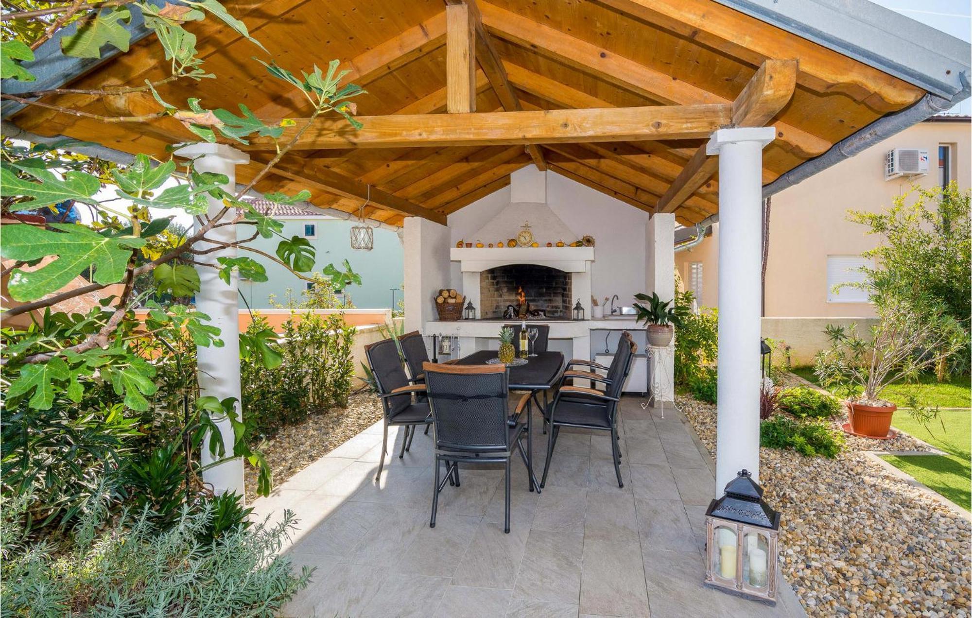 Nice Apartment In Vrsi-Mulo With Wifi 외부 사진